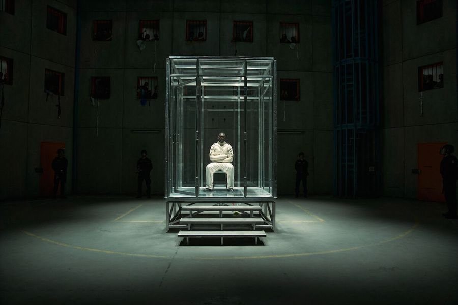 A scene from Lupin Part 4: the glass prison cell