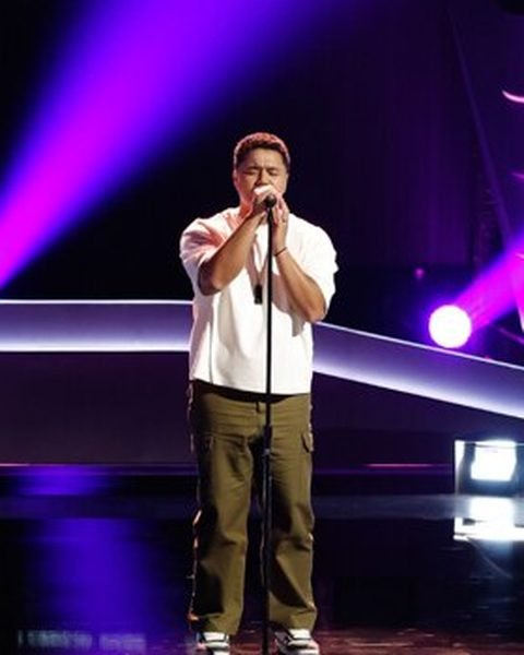 Johnnie Kapua, The Voice Season 30 contestant on Team Kelly